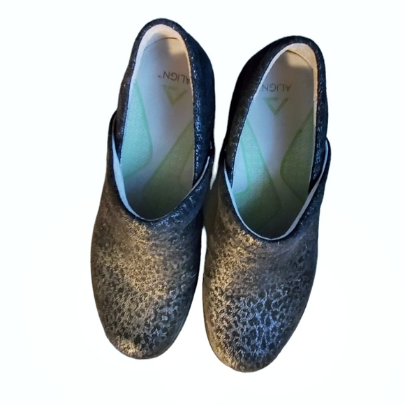 Align by Nurse mates slip on Animal print shoes. - Picture 2 of 8